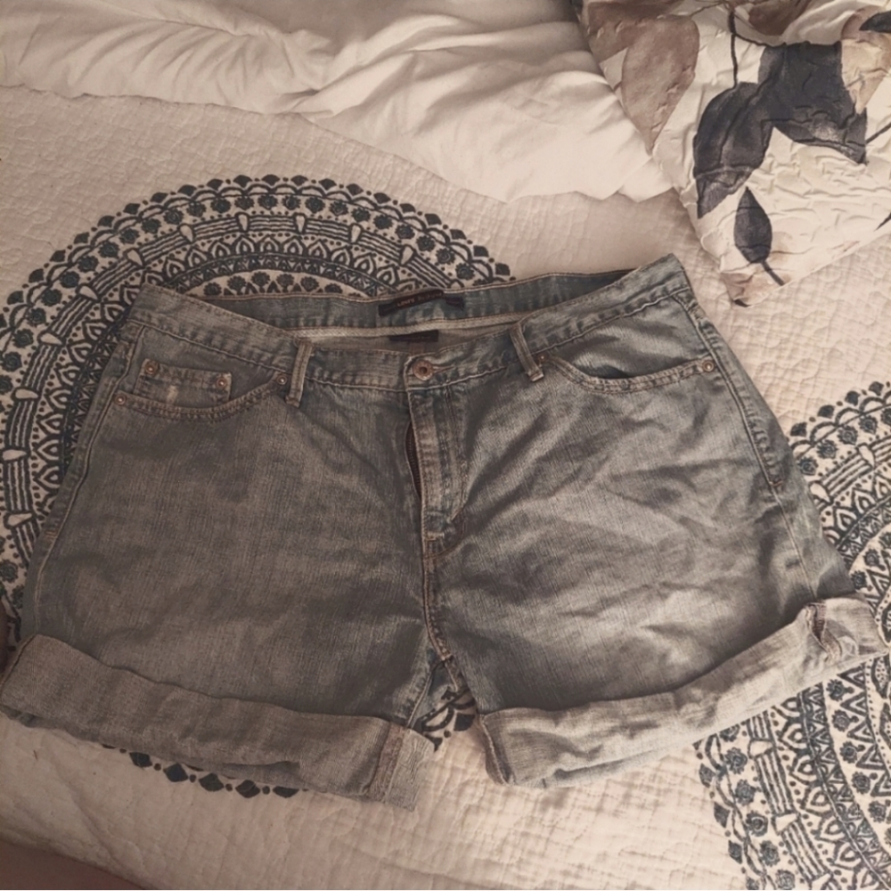 Levi's Boyfriend Cuffed Jean Shorts.